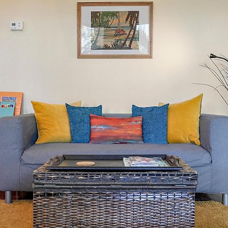 Villa Wine-Dine-Sunshine Cozy Flat In The Heart Of Dtsp St. Petersburg Esterno foto