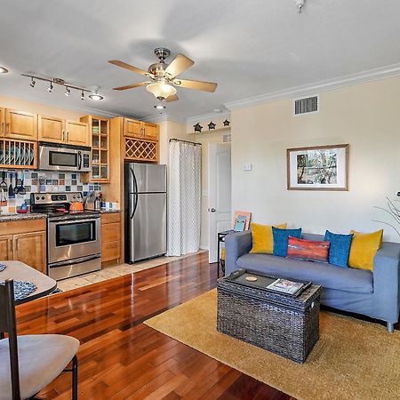 Villa Wine-Dine-Sunshine Cozy Flat In The Heart Of Dtsp St. Petersburg Esterno foto