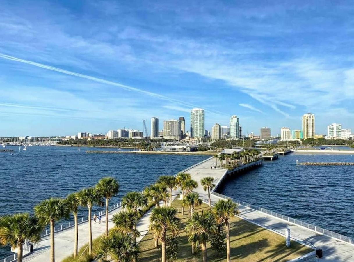 Villa Wine-Dine-Sunshine Cozy Flat In The Heart Of Dtsp St. Petersburg Esterno foto