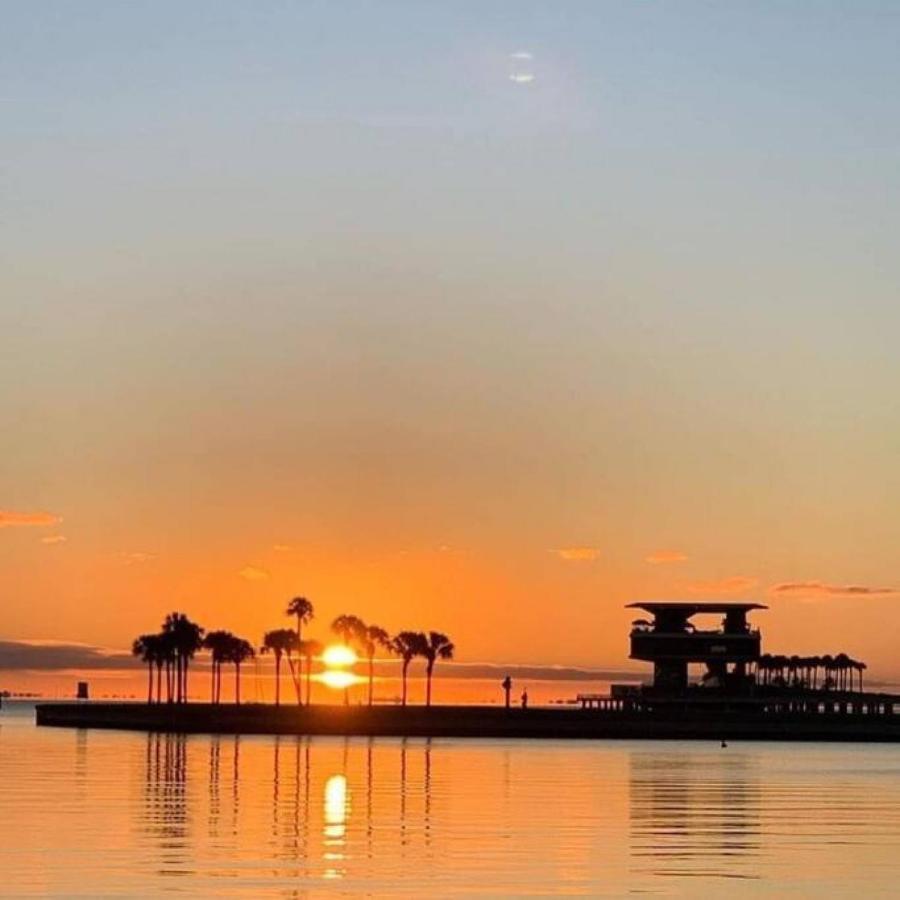Villa Wine-Dine-Sunshine Cozy Flat In The Heart Of Dtsp St. Petersburg Esterno foto