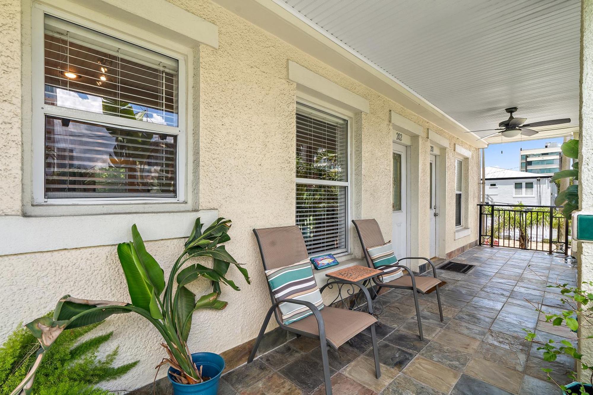 Villa Wine-Dine-Sunshine Cozy Flat In The Heart Of Dtsp St. Petersburg Esterno foto