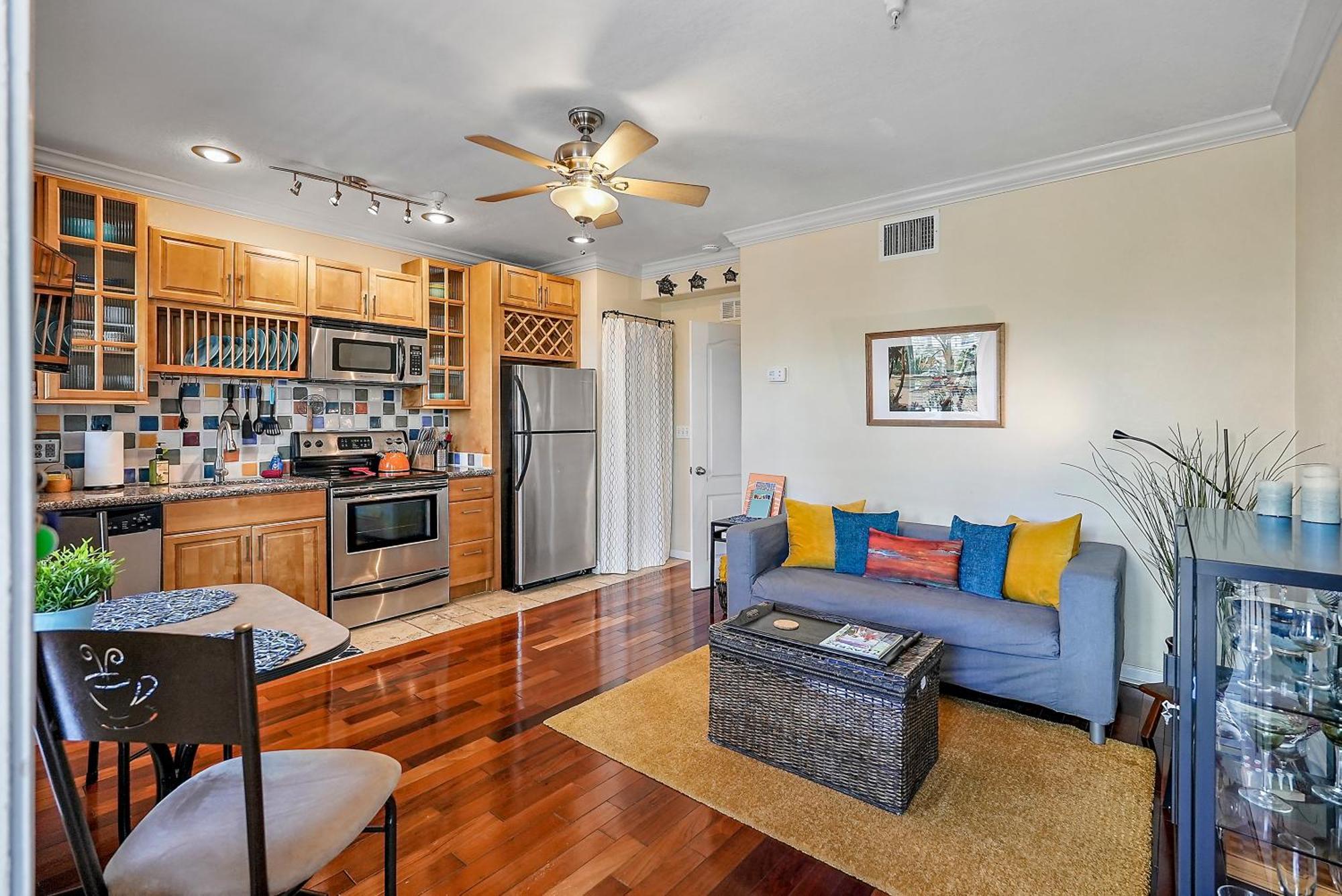 Villa Wine-Dine-Sunshine Cozy Flat In The Heart Of Dtsp St. Petersburg Esterno foto