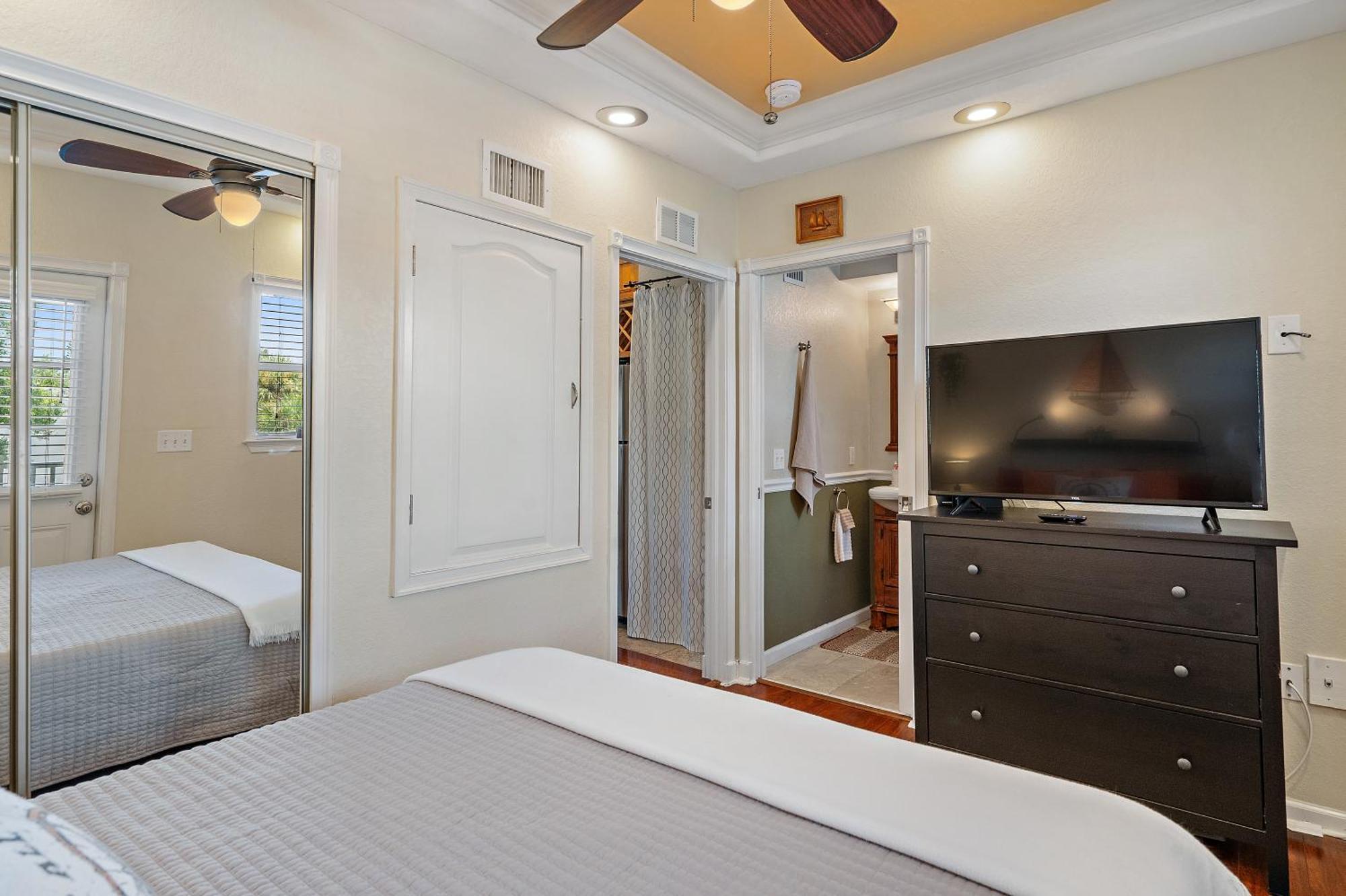 Villa Wine-Dine-Sunshine Cozy Flat In The Heart Of Dtsp St. Petersburg Esterno foto