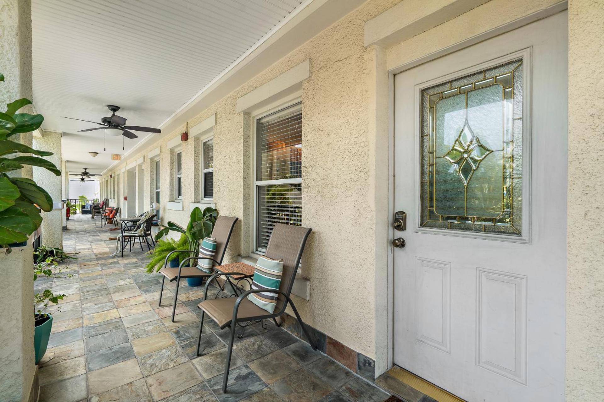 Villa Wine-Dine-Sunshine Cozy Flat In The Heart Of Dtsp St. Petersburg Esterno foto